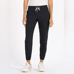 Women’s Vuori Weekend Jogger in Black Size M